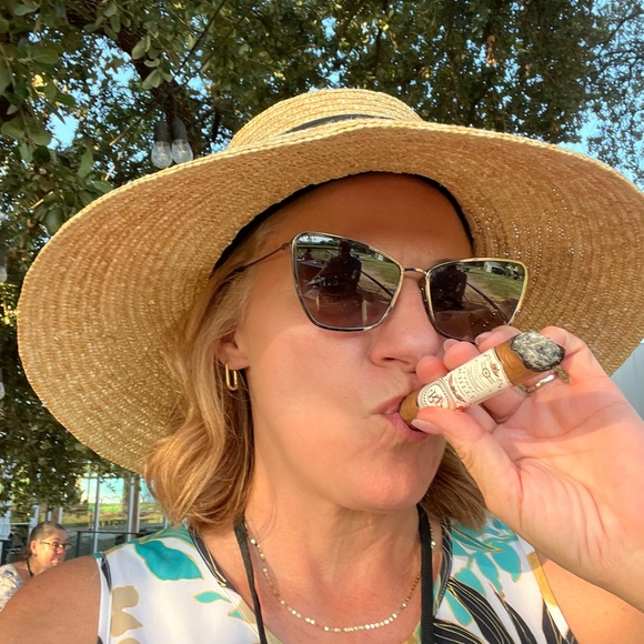 Meet your Posher, Christine - Picture 3 of 5